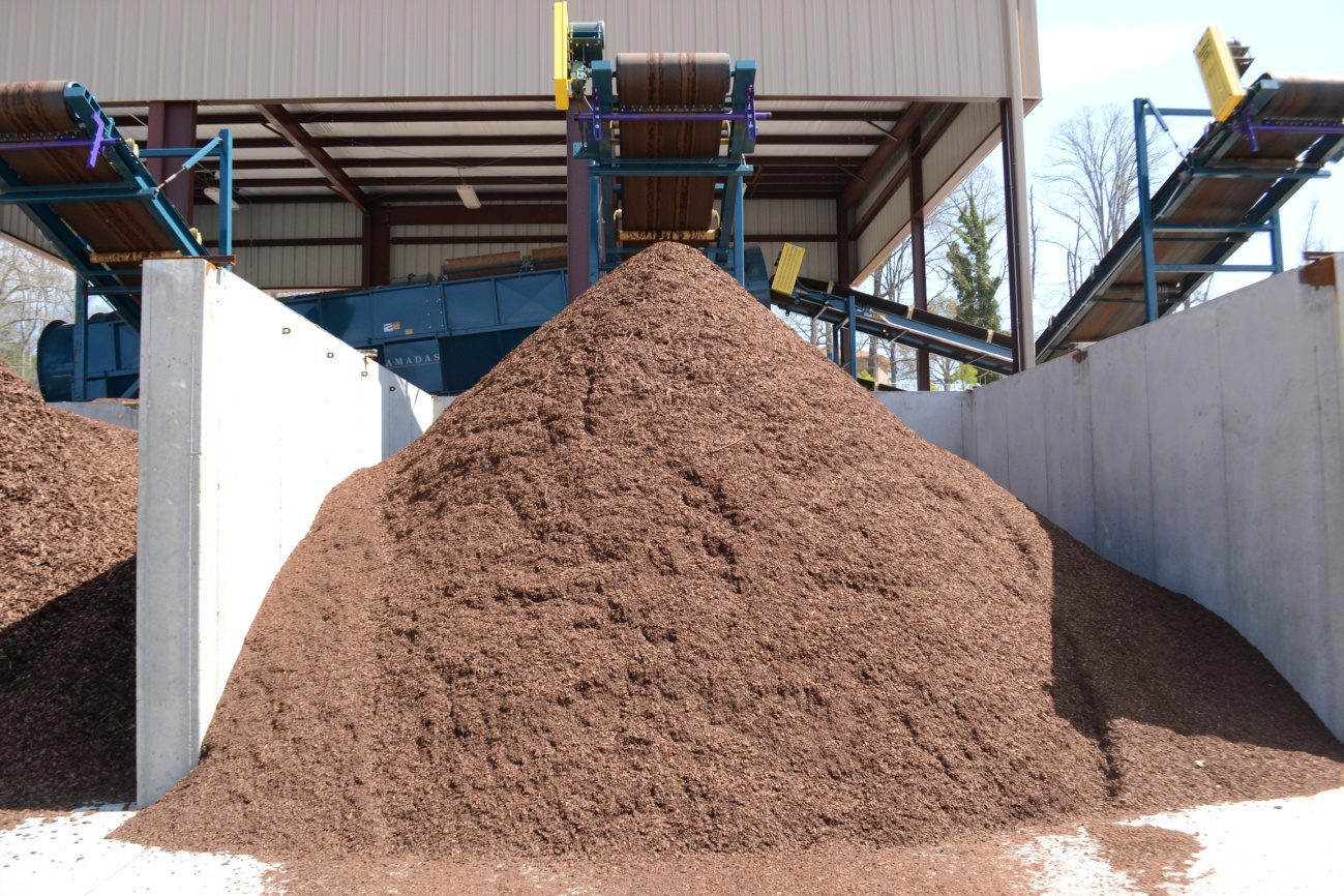 Soil-less growing media materials like peat, perlite, coir, bark, etc. are silicon-less, thus plants growing in soilless mixes are more vulnerable to stresses. (Photo courtesy of Tarna Dancik)